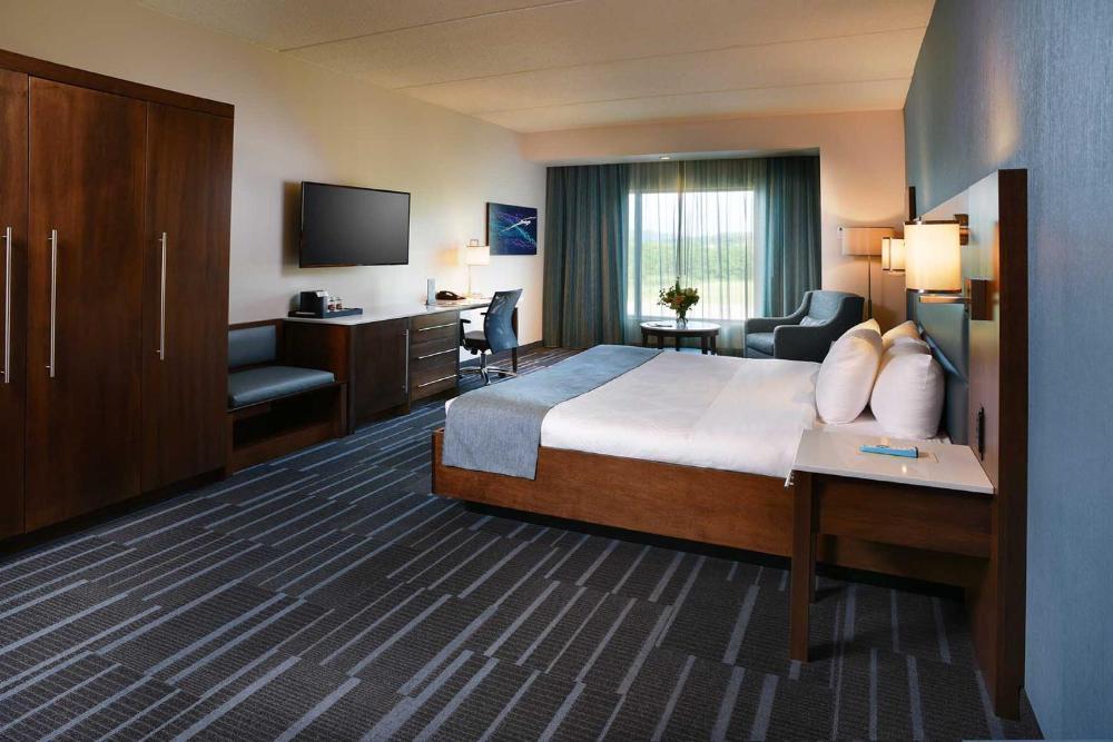 Deluxe King Room interior
